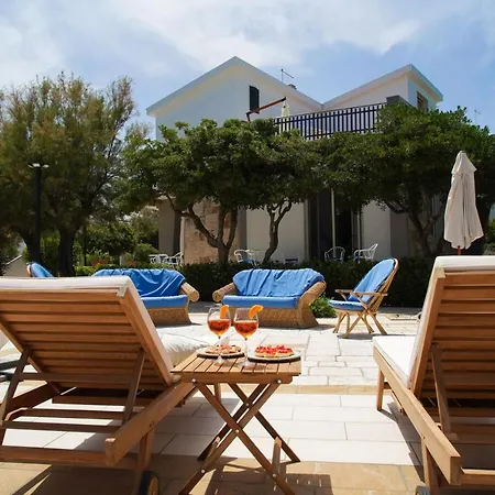 Aurelia Sea View 住宿加早餐酒店 托雷坎内