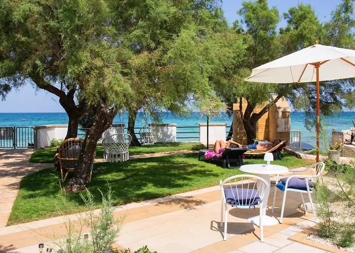 לינה וארוחת בוקר Aurelia Sea View 4*
