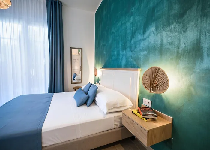 לינה וארוחת בוקר Aurelia Sea View 4*